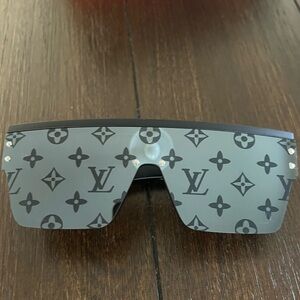 Louis Vuitton: Monogram LV Reflective Waimea L Sunglasses